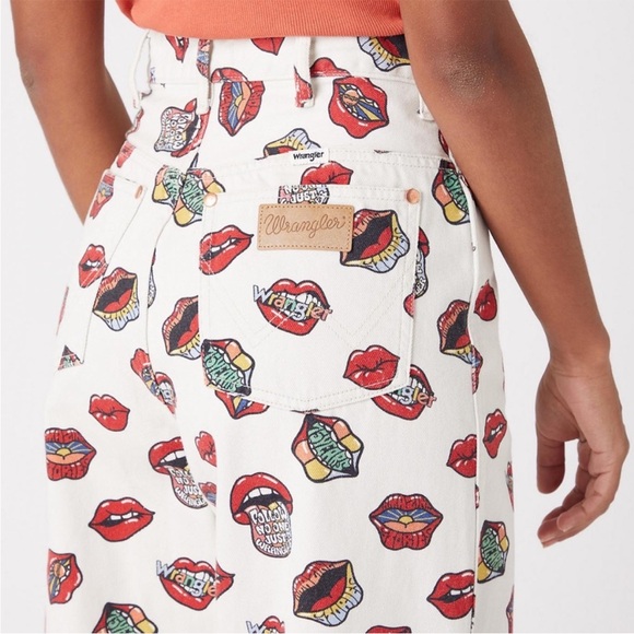 Wrangler Barrel 652 High Rise Jeans, Read My Lips print, NWT - Picture 7 of 8